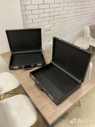 2 новых черных кейса на кодовых замках