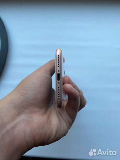 Телефон iPhone 8 64 gb