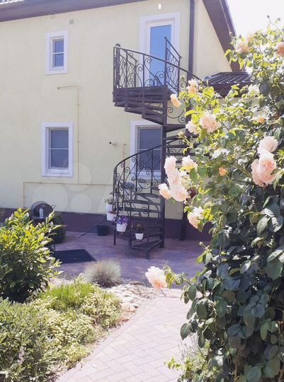 Дом 218 м² на участке 8 сот.