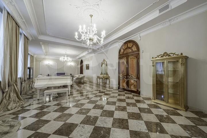 Дом 750 м² на участке 14 сот.