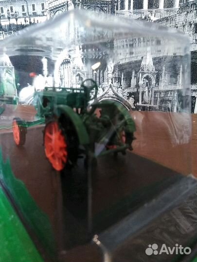 Модель трактора 1/43