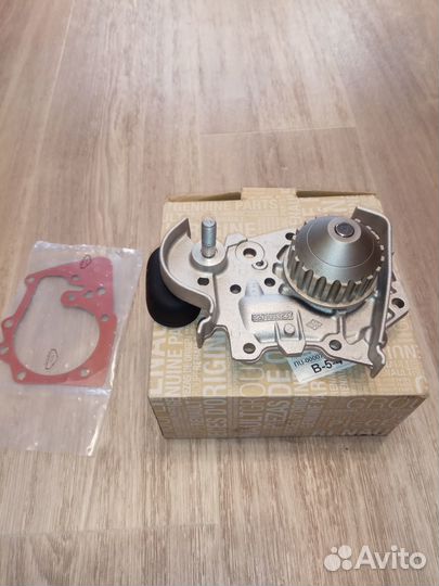 Водяная помпа Renault 8201033237