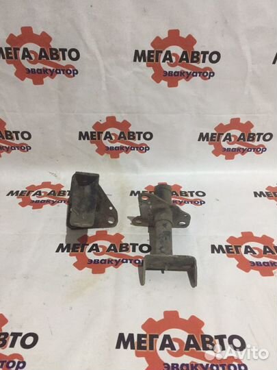 Кронштейн усилителя переднего бампера VW Passat B5