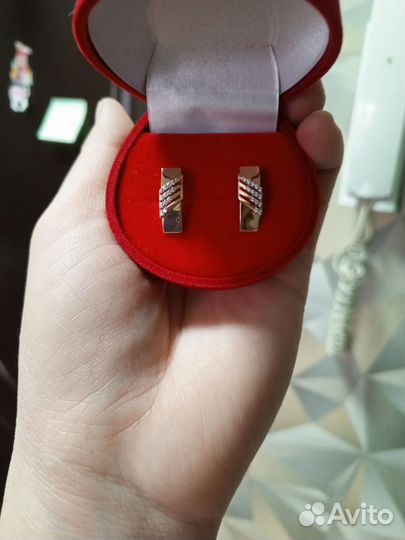Золотые серьги