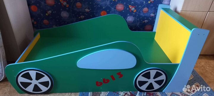 Детская кровать машина