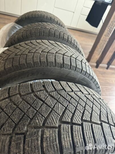 Pirelli Ice Zero FR 235/55 R19 105H