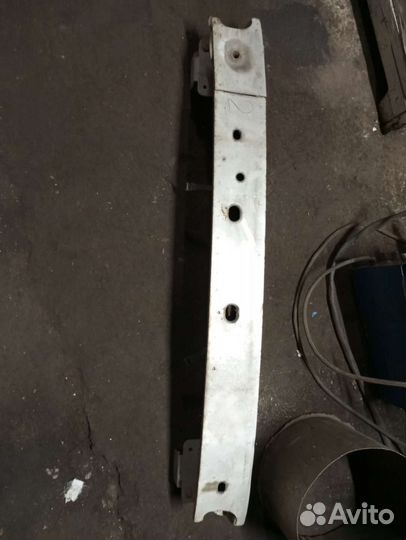 Усилитель переднего бампера Форд фокус 1