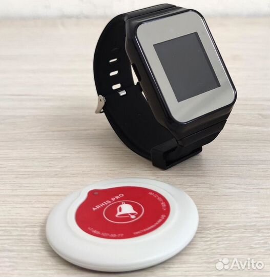 Кнопка вызова персонала и часы в ассортименте