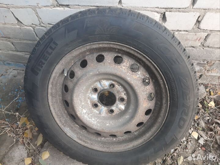 Pirelli Ice Zero 205/60 R16