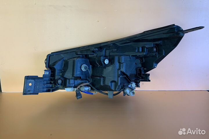 Фара правая Subaru Forester SK