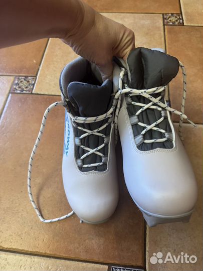 Лыжные ботинки новые 38
