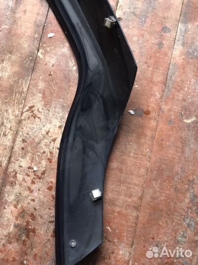 Дефлектор капота