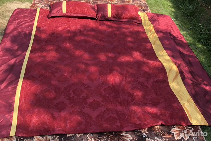 Два Покрывала на кровать с наволочками