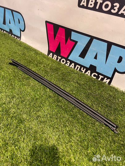 Уплотнитель стекла двери задний левый Honda HR-V