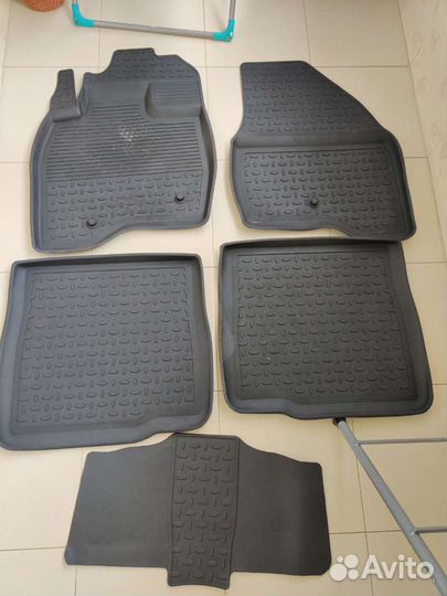 Автомобильные коврики резиновые