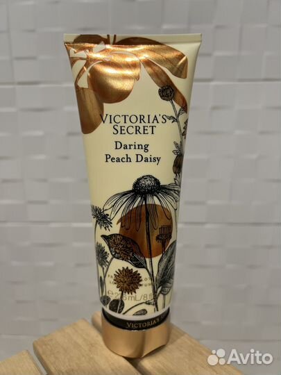 Лосьон Victorias Secret Daring Peach Daisy