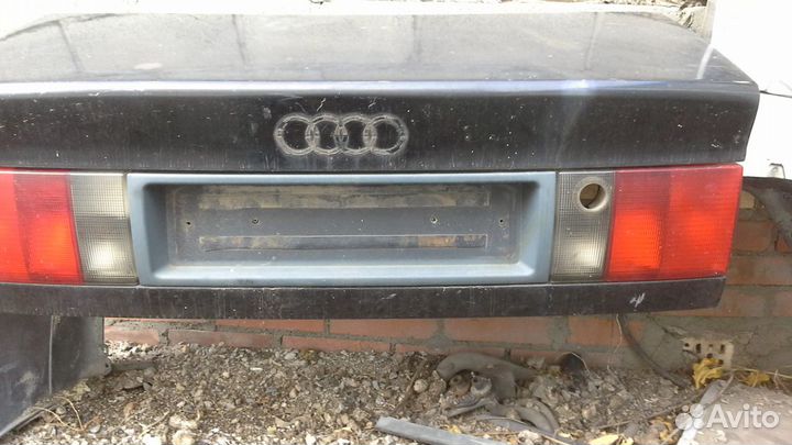 Крышка багажника на ауди 100 в сборе