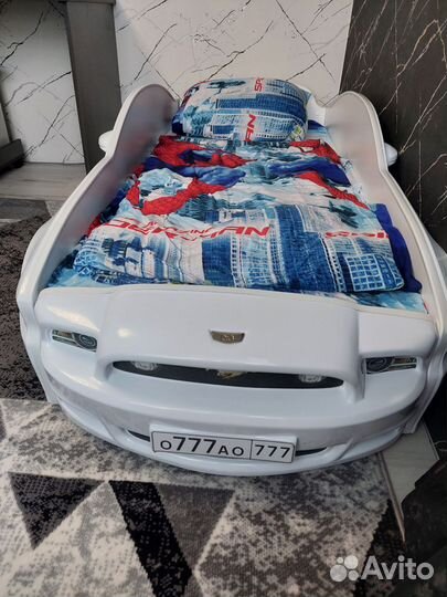 Детская кровать машина