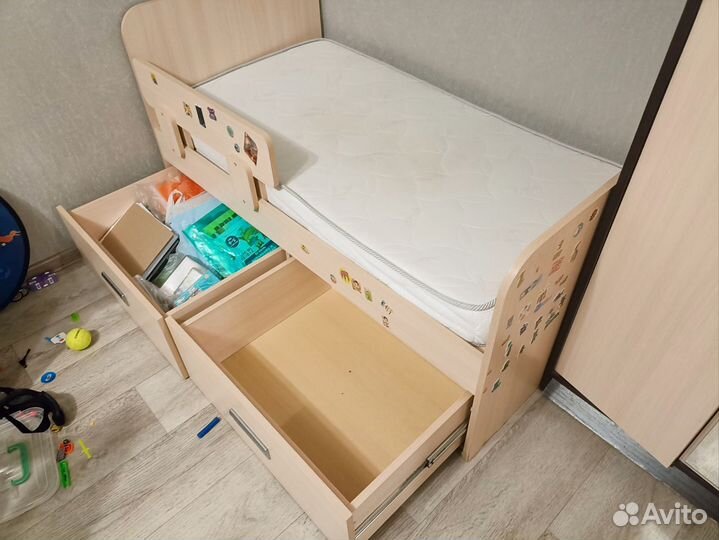 Детская кроватка с матрасом