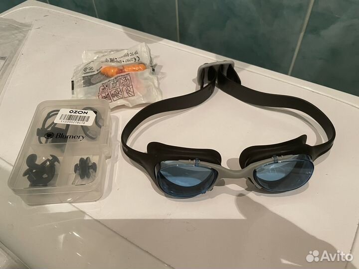Очки для плавания и беруши, зажимы