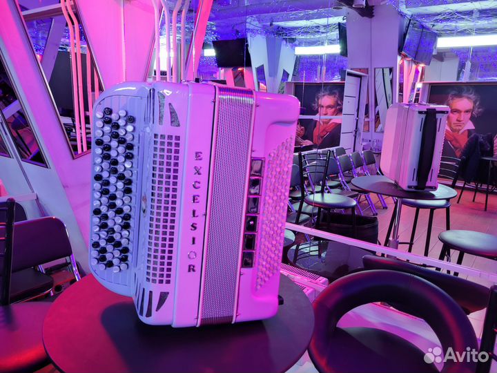 Баян из Италии в центре Москвы