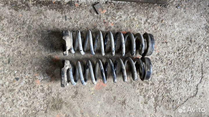 Пружина задней подвески BMW E81 E87 комплект