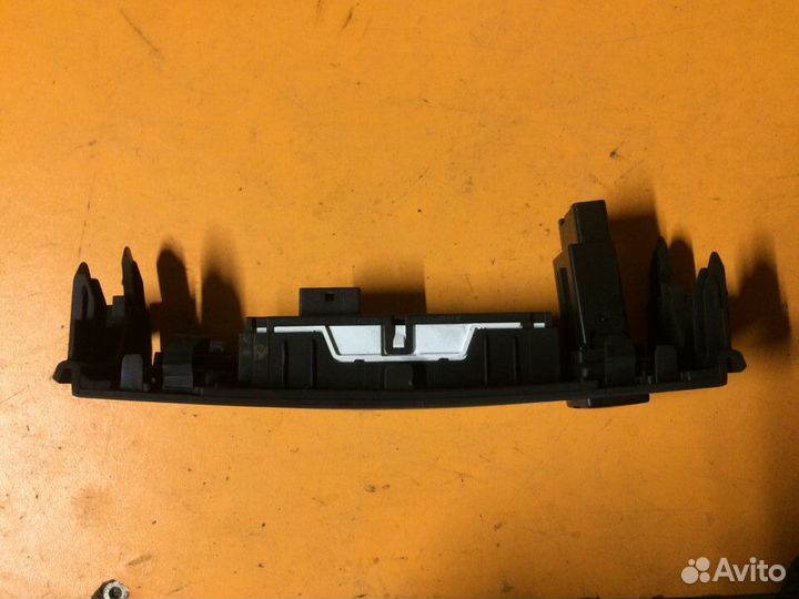 Кнопка обогрева сидений Toyota Corolla 150 E15