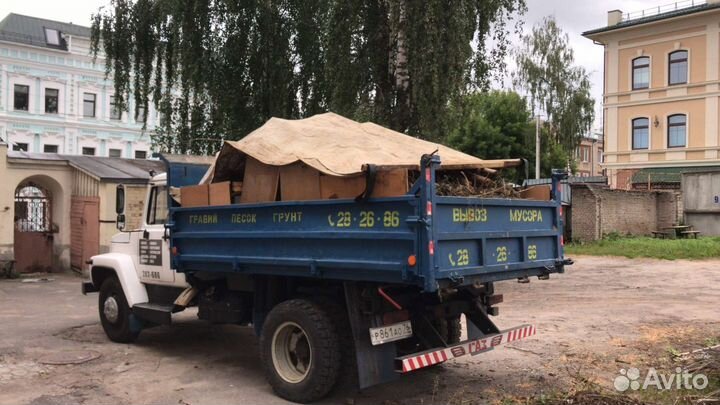 Вывоз мусора самосвалом газон