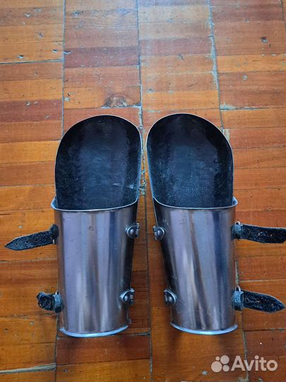 Наручи, кафтан, подшлемник