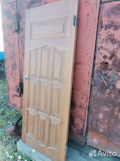 Двери межкомнатные из массива с коробкой