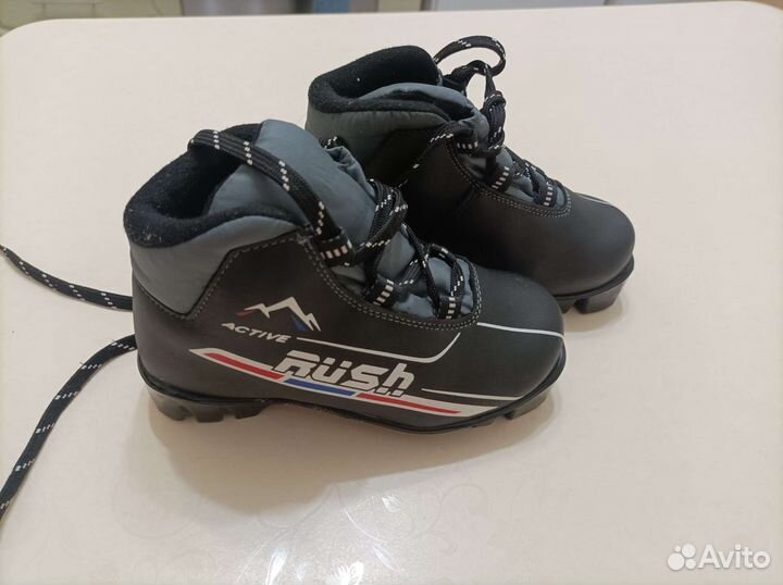 Лыжные ботинки детские 28 размер