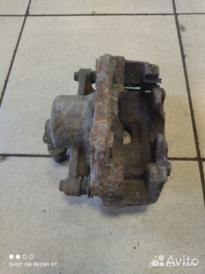 Суппорт тормозной передний левый Volkswagen Polo