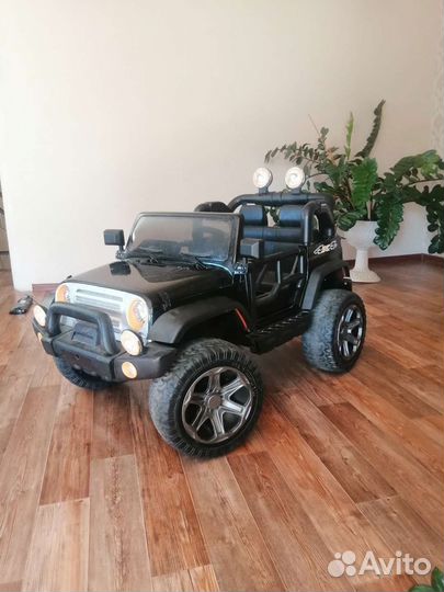 Детский электромобиль джип