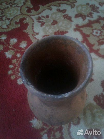 Глиненный горшок старинный