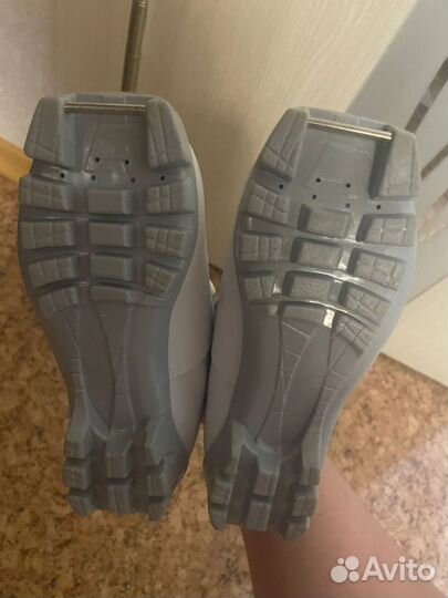 Лыжные ботинки, лыжи и палки