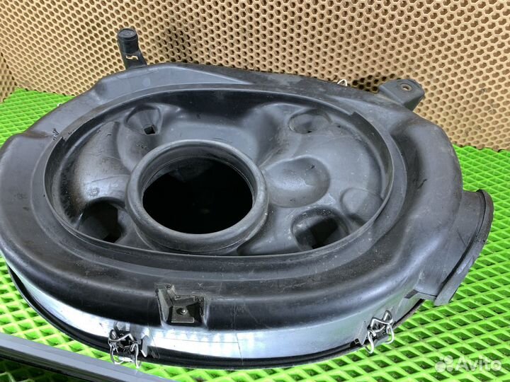 Корпус воздушного фильтра Mercedes-Benz w124