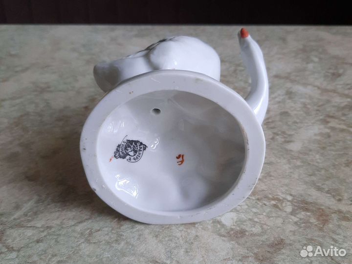 Фарфоровые статуэтки гуси