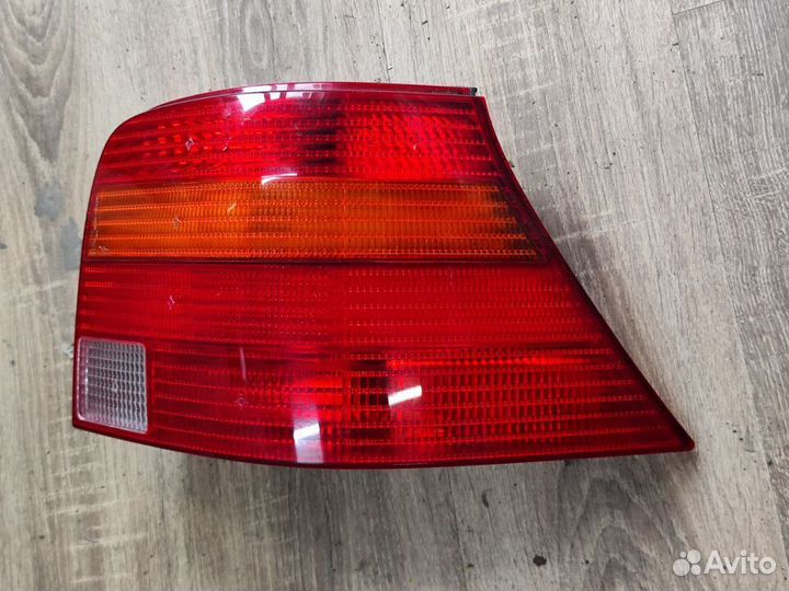 Фонарь задний правый Volkswagen Golf IV