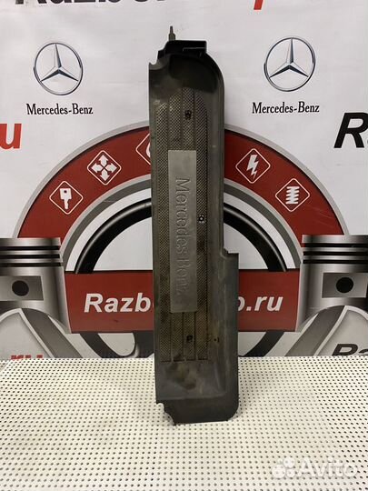 Накладка порога передний правый Mercedes Viano 639