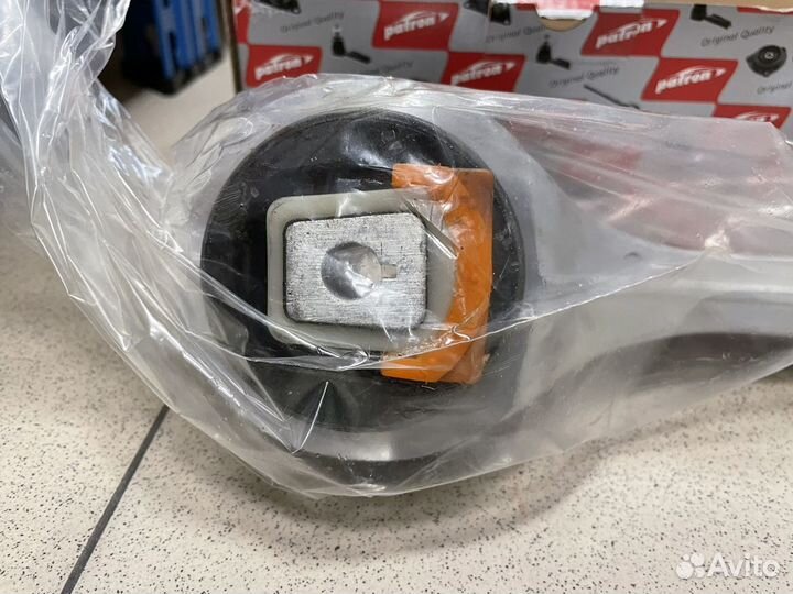 Рычаг правый Audi A8