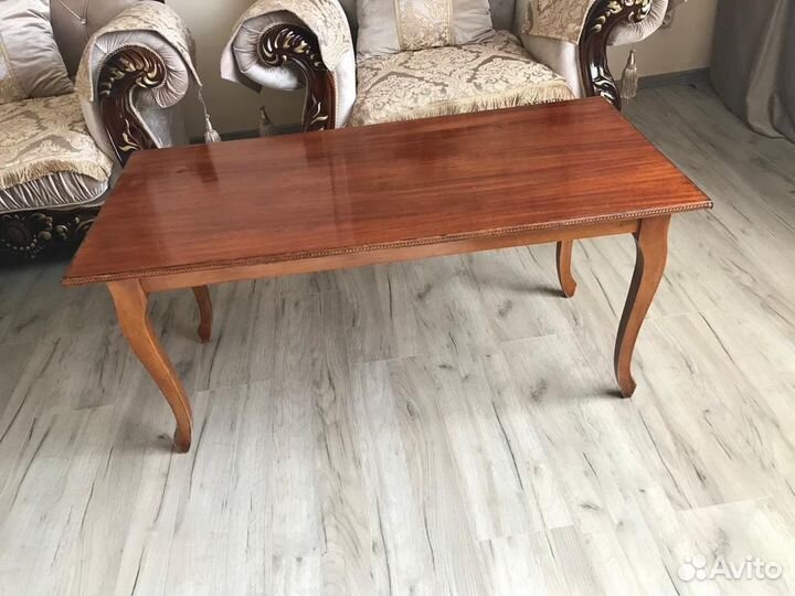 Стол из дерева