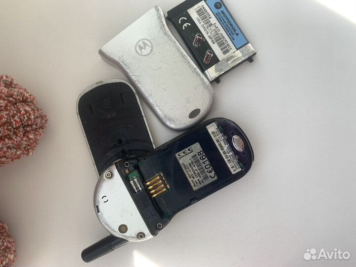 Motorola V70