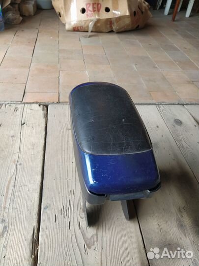 Подлокотник