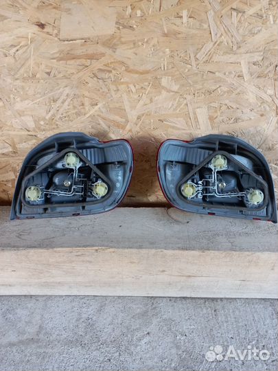 Фонари задние Toyota Yaris