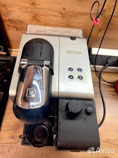 Кофемашина delonghi Nespresso с каппучинатором