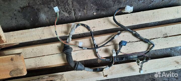 Проводка дверей королла е150