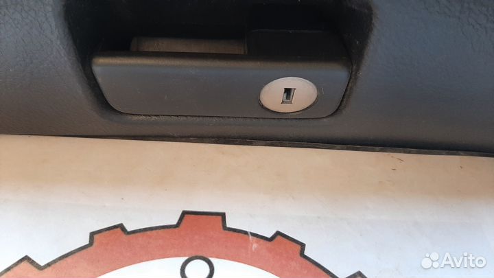 Бардачок Toyota Avensis AZT 250 2003-2006