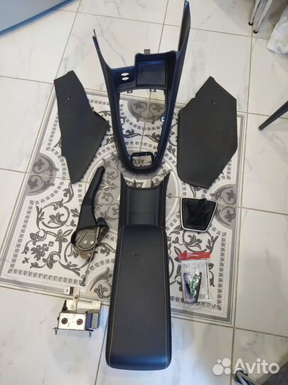 Центральная консоль с подлокотником LADA vesta