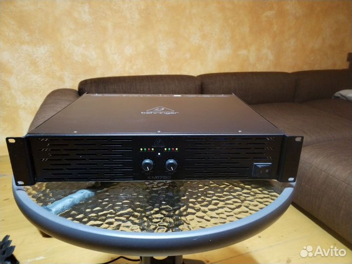 Усилитель мощности Behringer KM1700