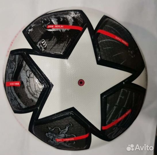 Футбольный мяч adidas